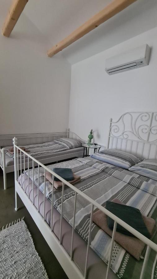La Bobul Apartments Drnholec エクステリア 写真