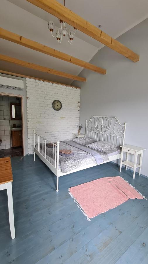 La Bobul Apartments Drnholec エクステリア 写真