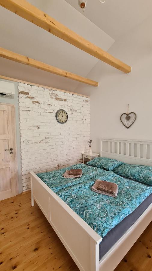 La Bobul Apartments Drnholec エクステリア 写真