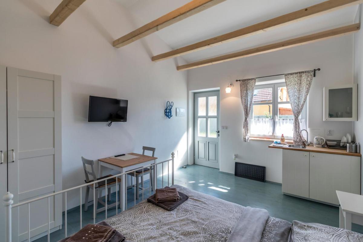 La Bobul Apartments Drnholec エクステリア 写真