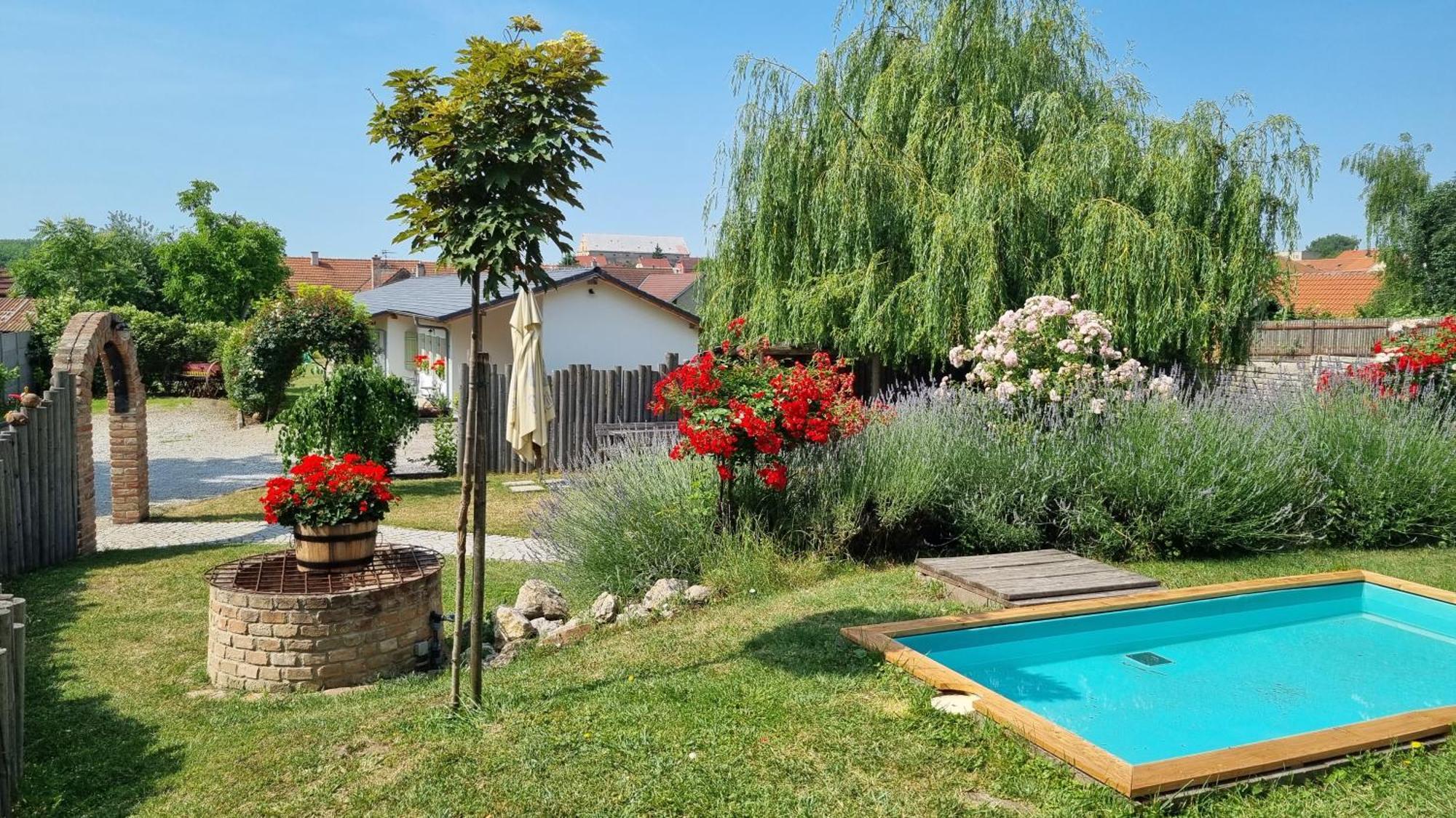 La Bobul Apartments Drnholec エクステリア 写真