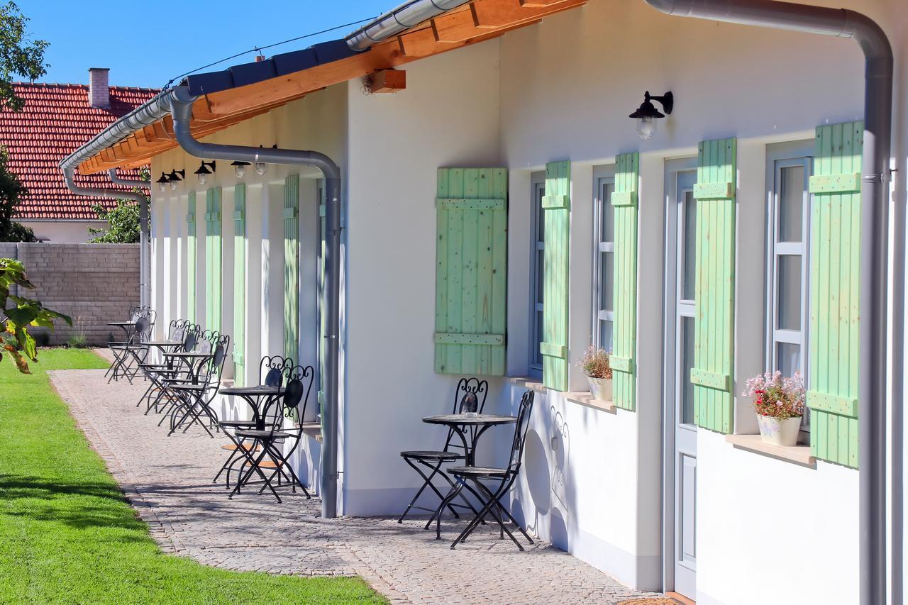 La Bobul Apartments Drnholec エクステリア 写真