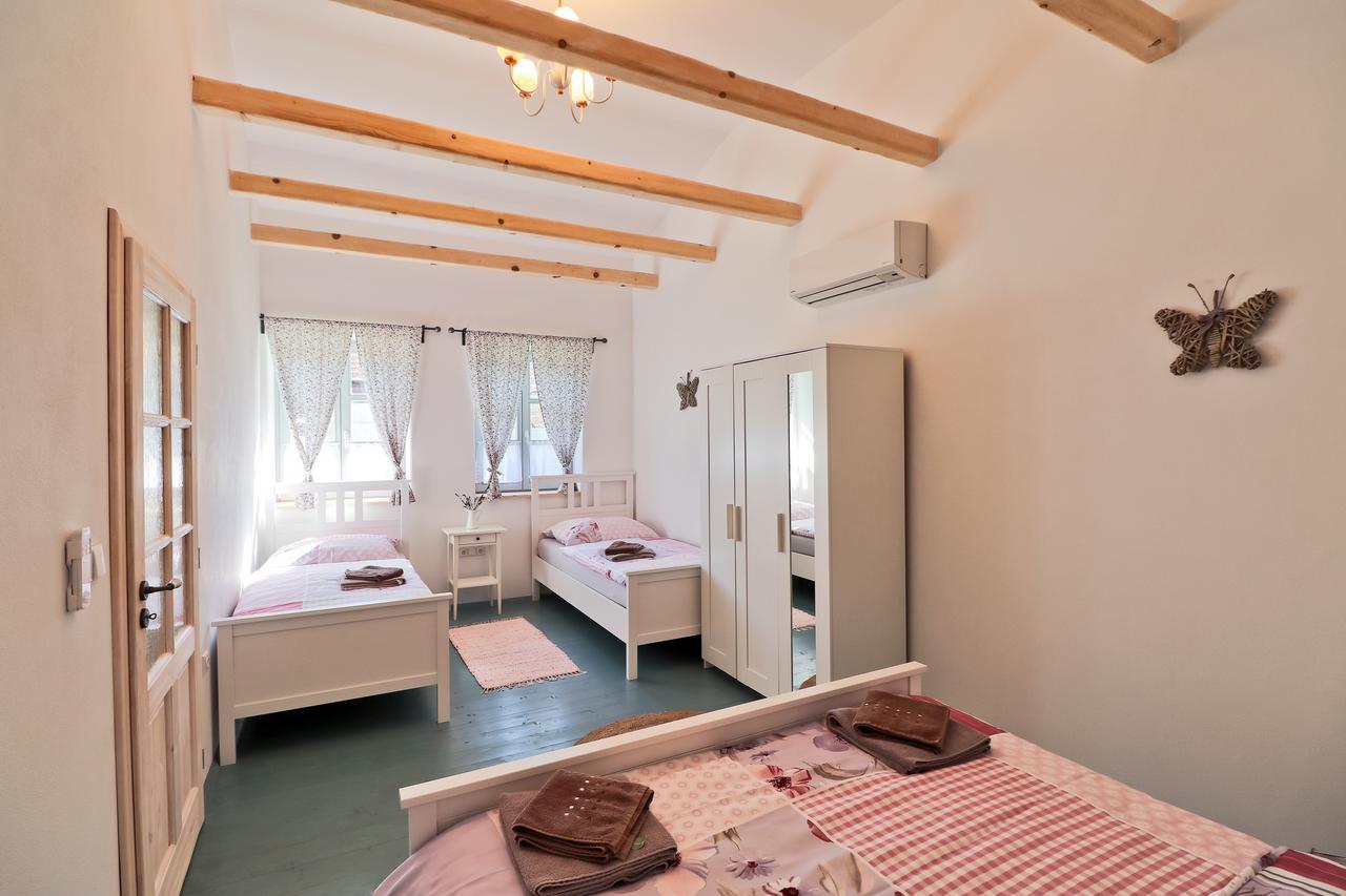 La Bobul Apartments Drnholec エクステリア 写真