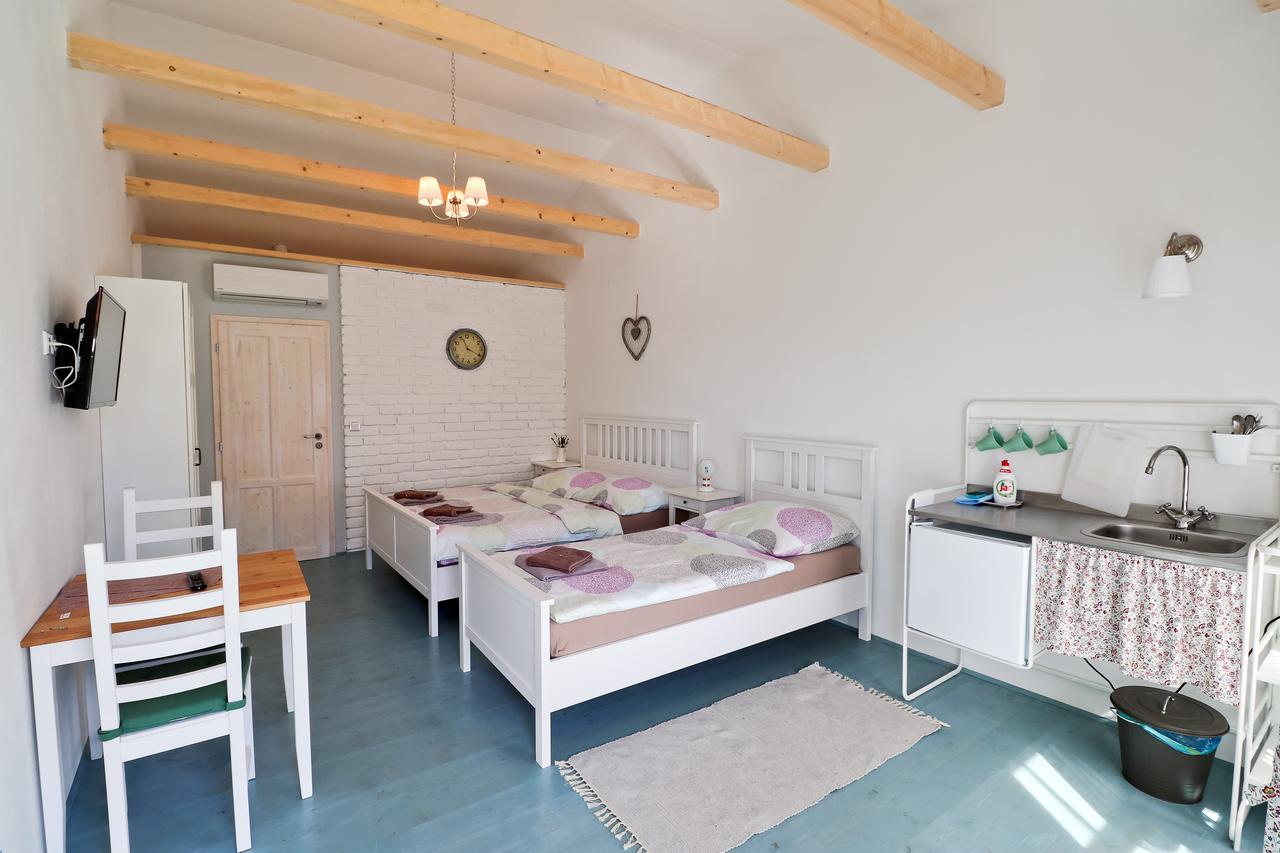 La Bobul Apartments Drnholec エクステリア 写真