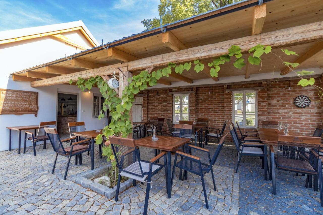 La Bobul Apartments Drnholec エクステリア 写真